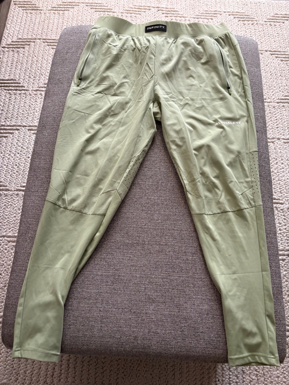 Alphalete Men's Joggers in Olive